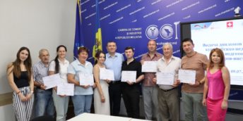 Maiștrii-instructori din unitățile economice care au finalizat cursul de formare psihopedagogică, au primit certificate de calificare profesională